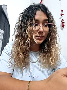 Snapshot of BrendaGirs chatting on 09.19.25 BrendaGirs online show from 09.19.25