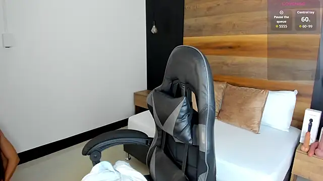 stephanya  online show from 10.13.25