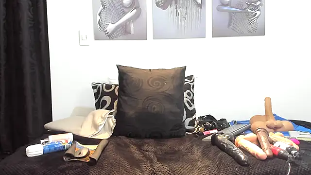 Snapshot of Roxanne_squirt chatting on 02.16.25 Roxanne squirt online show from 02.16.25
