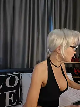Snapshot of Milforja chatting on 07.12.26 Milforja online show from 07.12.26
