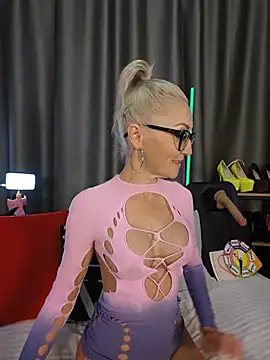 Snapshot of Milforja chatting on 07.19.26 Milforja online show from 07.19.26