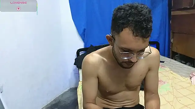 YuKinaHentaiI online show from 10.08.25