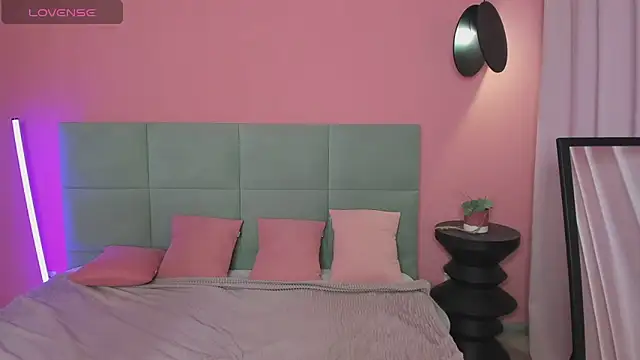 BeatriceReeves online show from 11.15.25