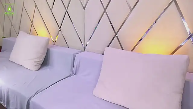 Ishtar Divine online show from 01.15.25