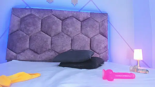 aggy castel online show from 01.13.25