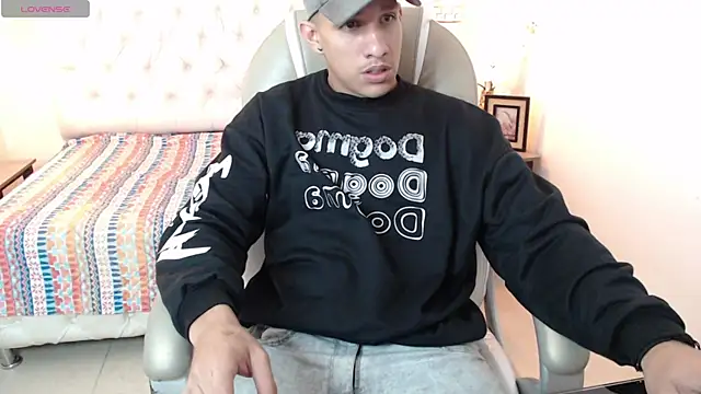 Snapshot of Jheidertwink chatting on 12.20.24 Jheidertwink online show from 12.20.24