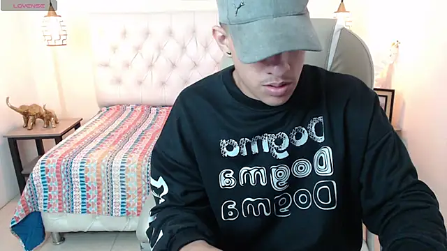 Snapshot of Jheidertwink chatting on 12.20.24 Jheidertwink online show from 12.20.24