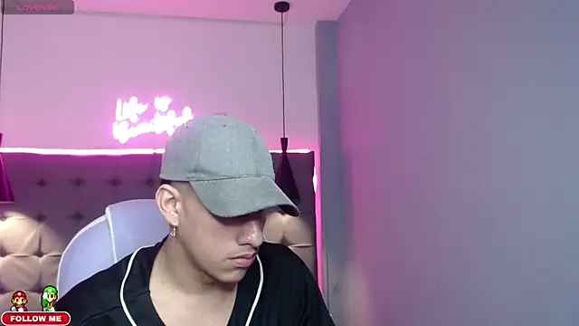 Snapshot of Jheidertwink chatting on 12.21.24 Jheidertwink online show from 12.21.24
