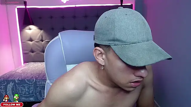 Snapshot of Jheidertwink chatting on 12.21.24 Jheidertwink online show from 12.21.24