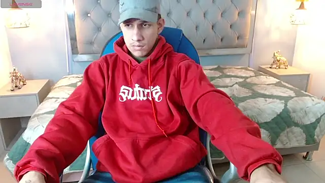 Snapshot of Jheidertwink chatting on 12.28.24 Jheidertwink online show from 12.28.24