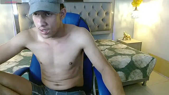 Snapshot of Jheidertwink chatting on 12.28.24 Jheidertwink online show from 12.28.24