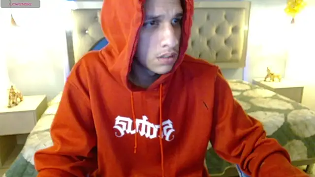 Snapshot of Jheidertwink chatting on 12.28.24 Jheidertwink online show from 12.28.24