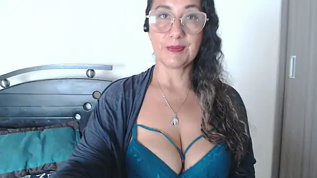 Snapshot of naugthyshanoon chatting on 01.05.25 naugthyshanoon online show from 01.05.25