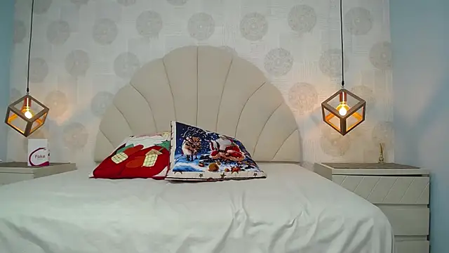 Snapshot of GIANNABONET chatting on 12.28.24 GIANNABONET online show from 12.28.24