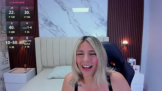 Snapshot of GIANNABONET chatting on 03.07.25 GIANNABONET online show from 03.07.25