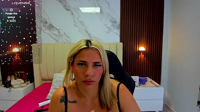 Snapshot of GIANNABONET chatting on 10.06.25 GIANNABONET online show from 10.06.25