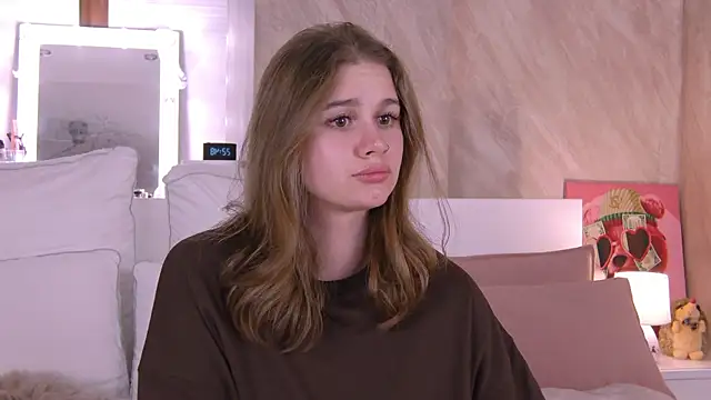 EllieHayes online show from 10.18.25