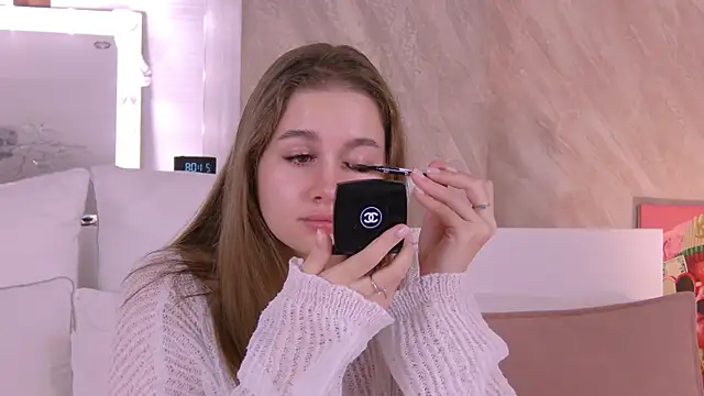 EllieHayes online show from 11.10.25