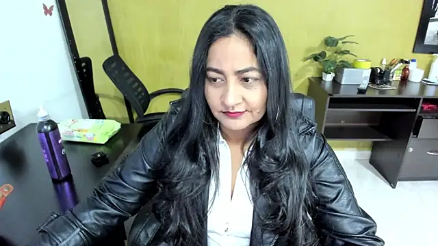 Adele Sweett online show from 01.18.25
