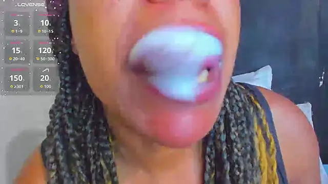 KamariaFyre online show from 10.14.25