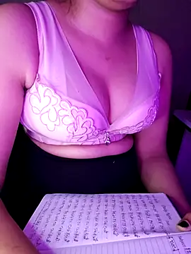 Snapshot of Olivia3 chatting on 02.11.25 Olivia3 online show from 02.11.25