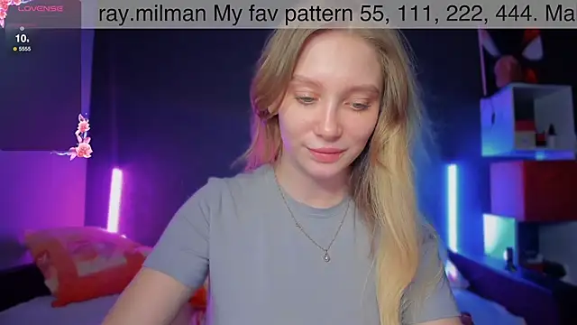 Snapshot of AliceMilman chatting on 03.04.25 AliceMilman online show from 03.04.25