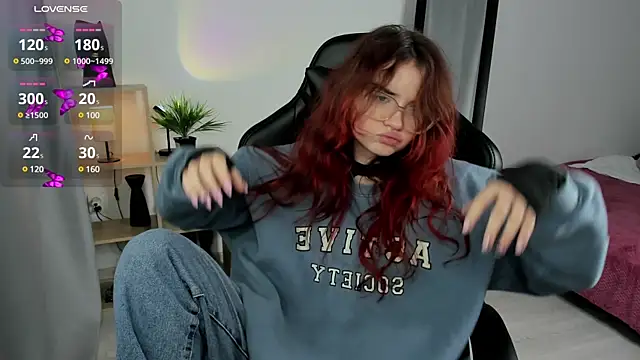 Snapshot of Sonya_Glen chatting on 12.16.24 Sonya Glen online show from 12.16.24
