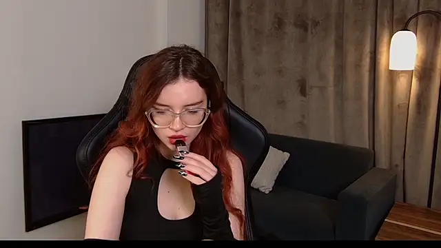 Snapshot of Sonya_Glen chatting on 01.18.25 Sonya Glen online show from 01.18.25