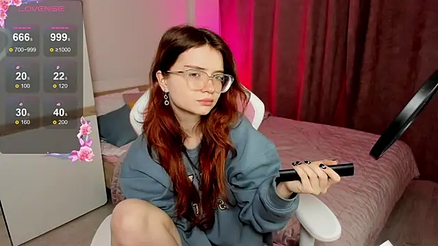 Snapshot of Sonya_Glen chatting on 02.06.25 Sonya Glen online show from 02.06.25