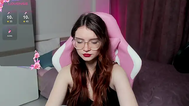 Snapshot of Sonya_Glen chatting on 02.24.25 Sonya Glen online show from 02.24.25