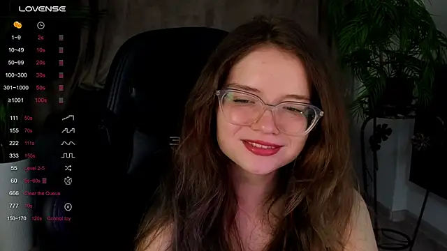 Snapshot of Sonya_Glen chatting on 09.12.25 Sonya Glen online show from 09.12.25
