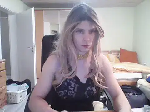 Snapshot of Kinky-Kristina chatting on 02.07.25 Kinky-Kristina online show from 02.07.25