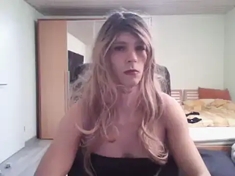 Snapshot of Kinky-Kristina chatting on 03.19.25 Kinky-Kristina online show from 03.19.25