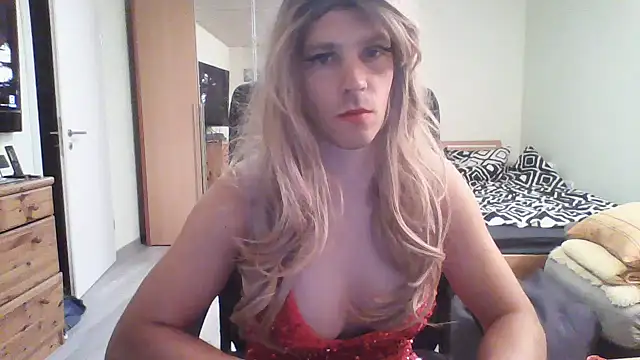 Snapshot of Kinky-Kristina chatting on 09.12.25 Kinky-Kristina online show from 09.12.25