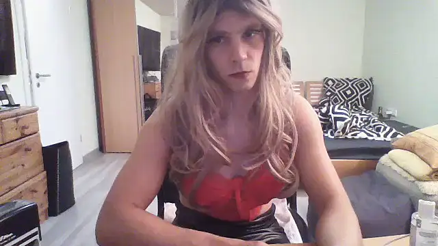Snapshot of Kinky-Kristina chatting on 09.16.25 Kinky-Kristina online show from 09.16.25