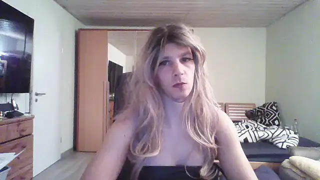 Snapshot of Kinky-Kristina chatting on 10.03.25 Kinky-Kristina online show from 10.03.25