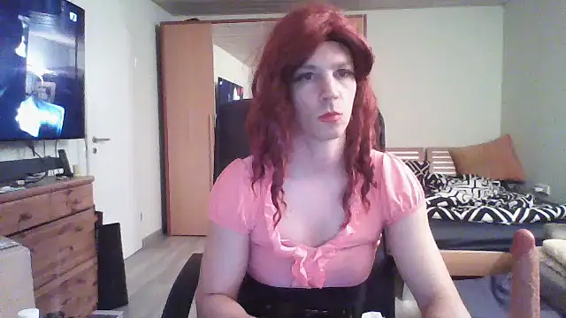 Snapshot of Kinky-Kristina chatting on 10.21.25 Kinky-Kristina online show from 10.21.25