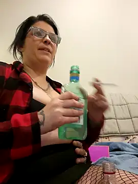 Snapshot of Neveah6 chatting on 12.15.24 Neveah6 online show from 12.15.24