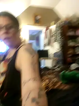 Snapshot of Neveah6 chatting on 12.22.24 Neveah6 online show from 12.22.24