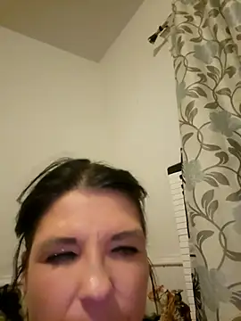 Snapshot of Neveah6 chatting on 12.25.24 Neveah6 online show from 12.25.24