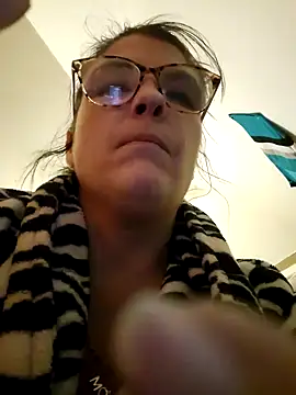 Snapshot of Neveah6 chatting on 12.26.24 Neveah6 online show from 12.26.24