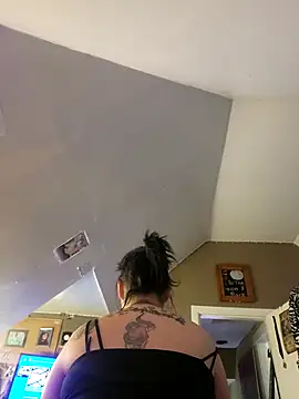 Snapshot of Neveah6 chatting on 12.27.24 Neveah6 online show from 12.27.24