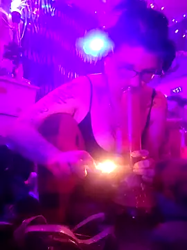 Snapshot of Neveah6 chatting on 12.28.24 Neveah6 online show from 12.28.24