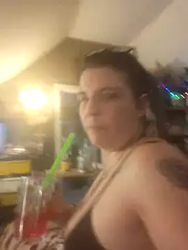 Snapshot of Neveah6 chatting on 12.31.24 Neveah6 online show from 12.31.24