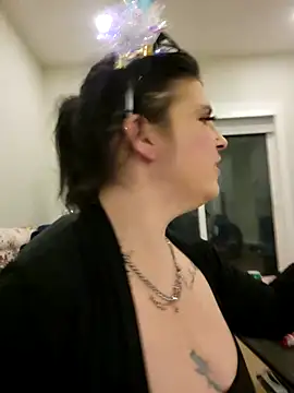 Snapshot of Neveah6 chatting on 01.01.25 Neveah6 online show from 01.01.25