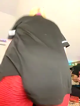 Snapshot of Neveah6 chatting on 01.04.25 Neveah6 online show from 01.04.25