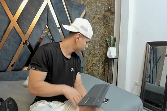 Flynn Riider online show from 12.27.24