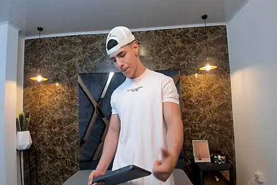 Flynn Riider online show from 01.02.25