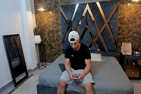 Flynn Riider online show from 01.06.25