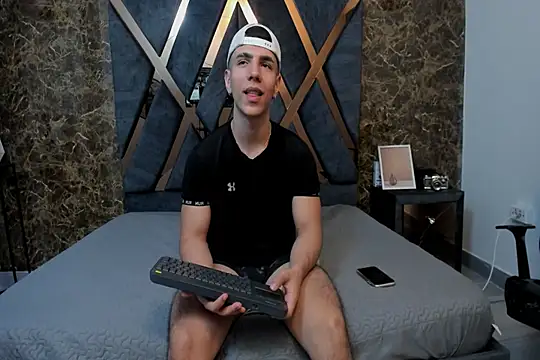 Flynn Riider online show from 01.06.25